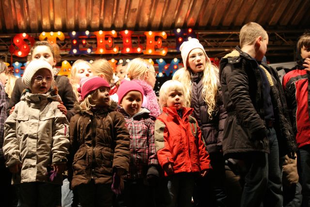 gal/2011/2011 Steeler Weihnachtsmarkt/2011 Saitentwist Steeler Weihnachtsmarkt 14.11 176.JPG